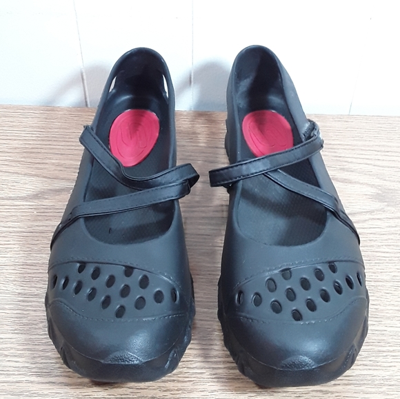 skechers plastic shoes